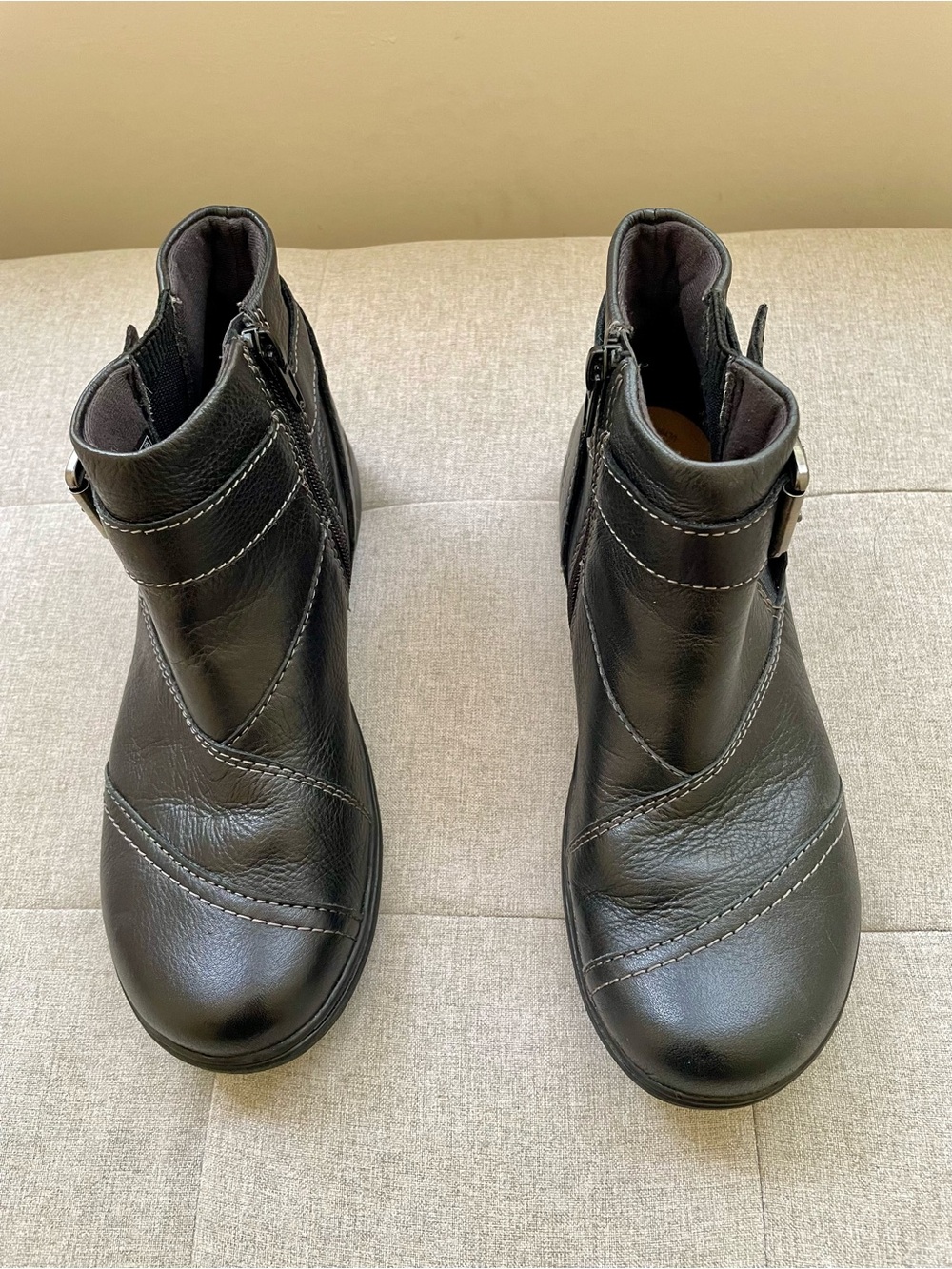 Clarks Collection Black Leather Ankle Boots Comfort Booties - 7.5M